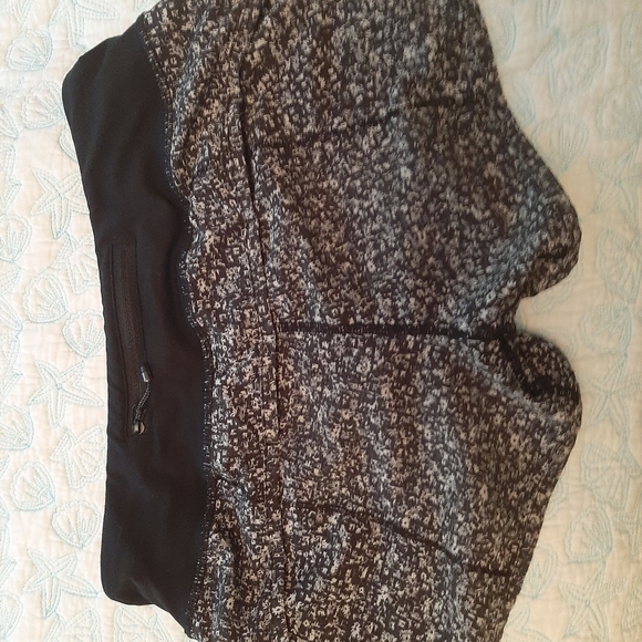 LULULEMON WORKOUT SHORTS - Picture 2 of 5